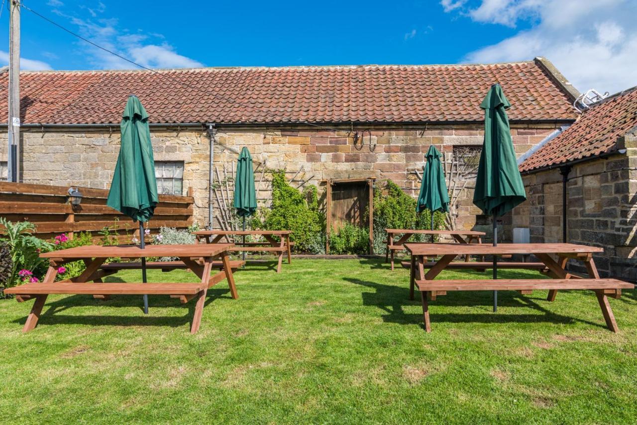The Witching Post Inn Egton Eksteriør billede