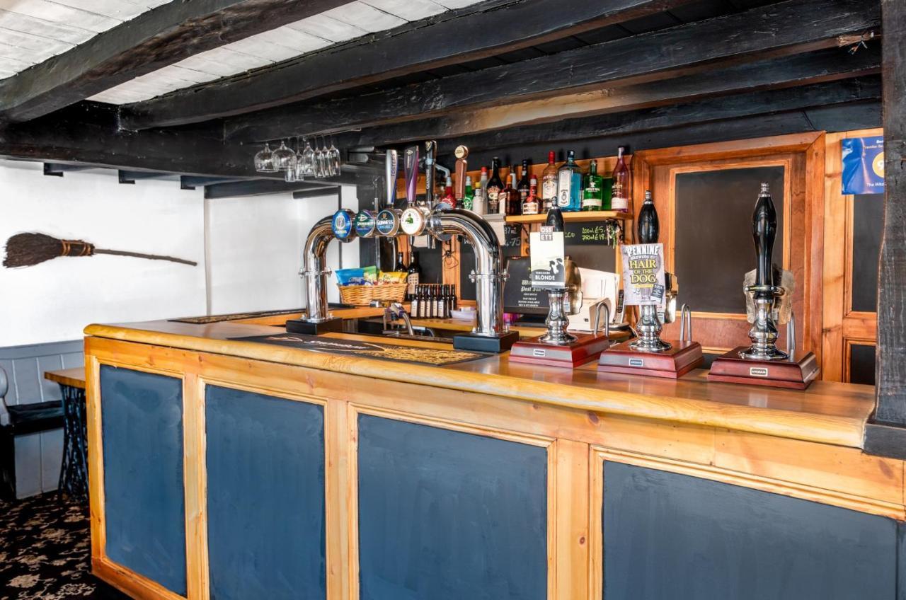 The Witching Post Inn Egton Eksteriør billede